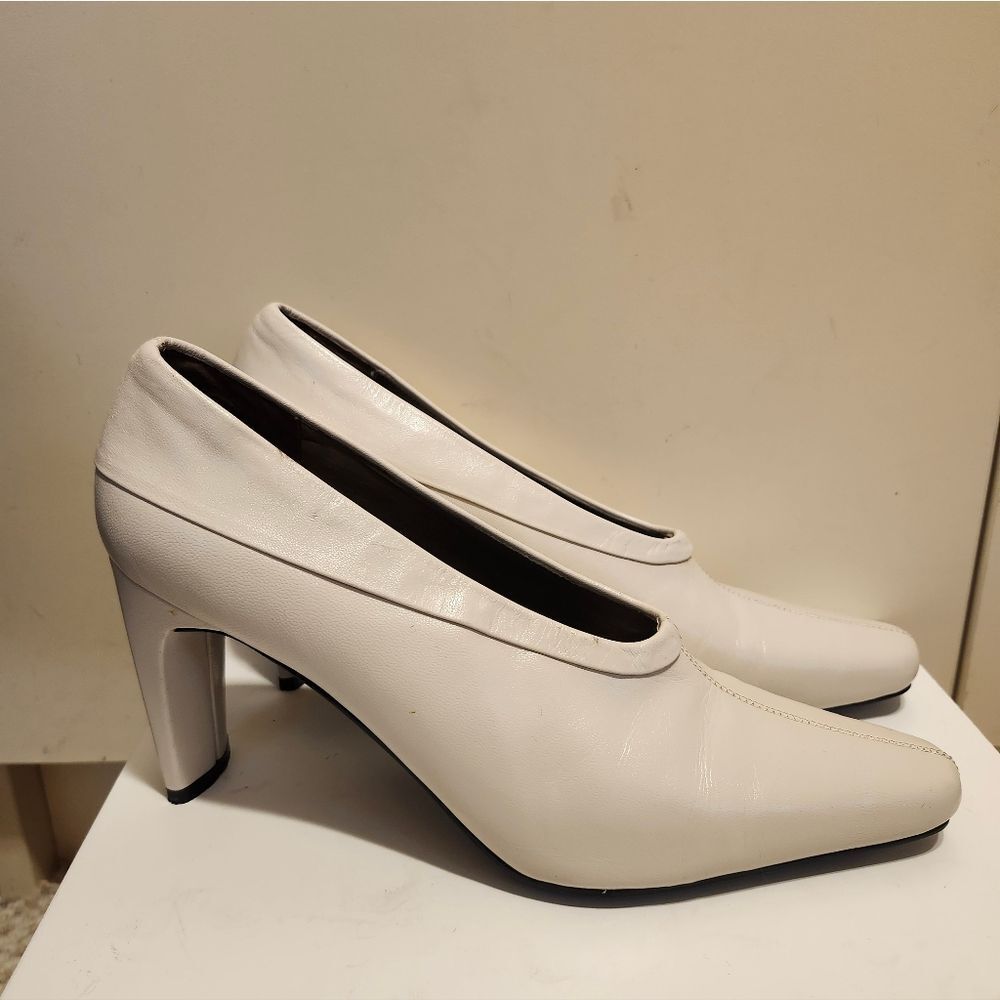 Vintage Mint Circa Early 90s BELLINI  Ivory Leather Sculpted Heel Pumps sz.9/39
